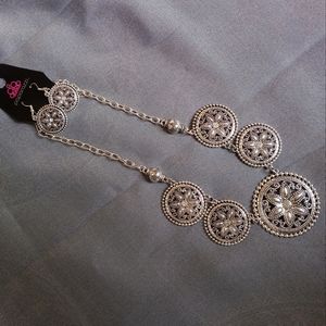 Paparazzi Flower Studded Necklace